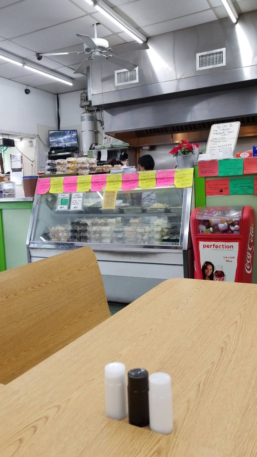 Currans Delly & Carryout | restaurant | 5510 Belair Rd, Baltimore, MD 21206, USA | 4104834850 OR +1 410-483-4850