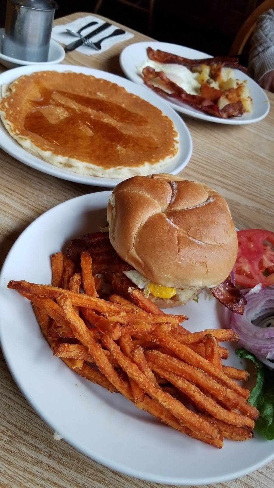 Red Rooster Restaurant | restaurant | 4330 CO-66, Longmont, CO 80504, USA | 9705350889 OR +1 970-535-0889