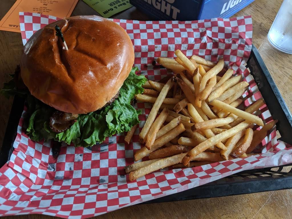 Maggies Bar and Grill | restaurant | 416 Main St, Boonville, MO 65233, USA | 6608827242 OR +1 660-882-7242