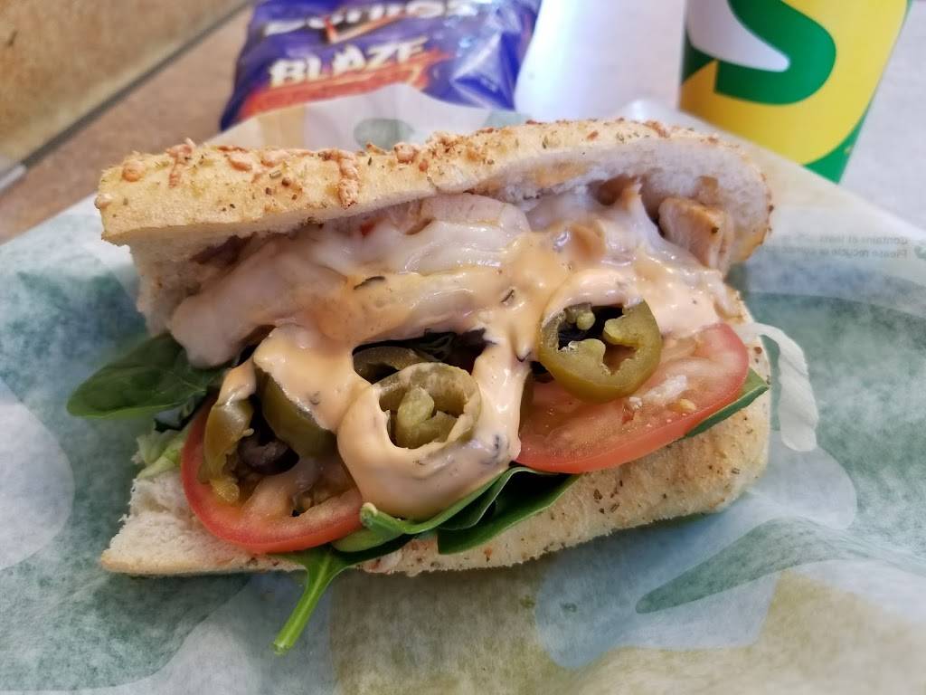 Subway | meal takeaway | 876 N McQueen Rd Suite 111, Gilbert, AZ 85233, USA | 4806359399 OR +1 480-635-9399