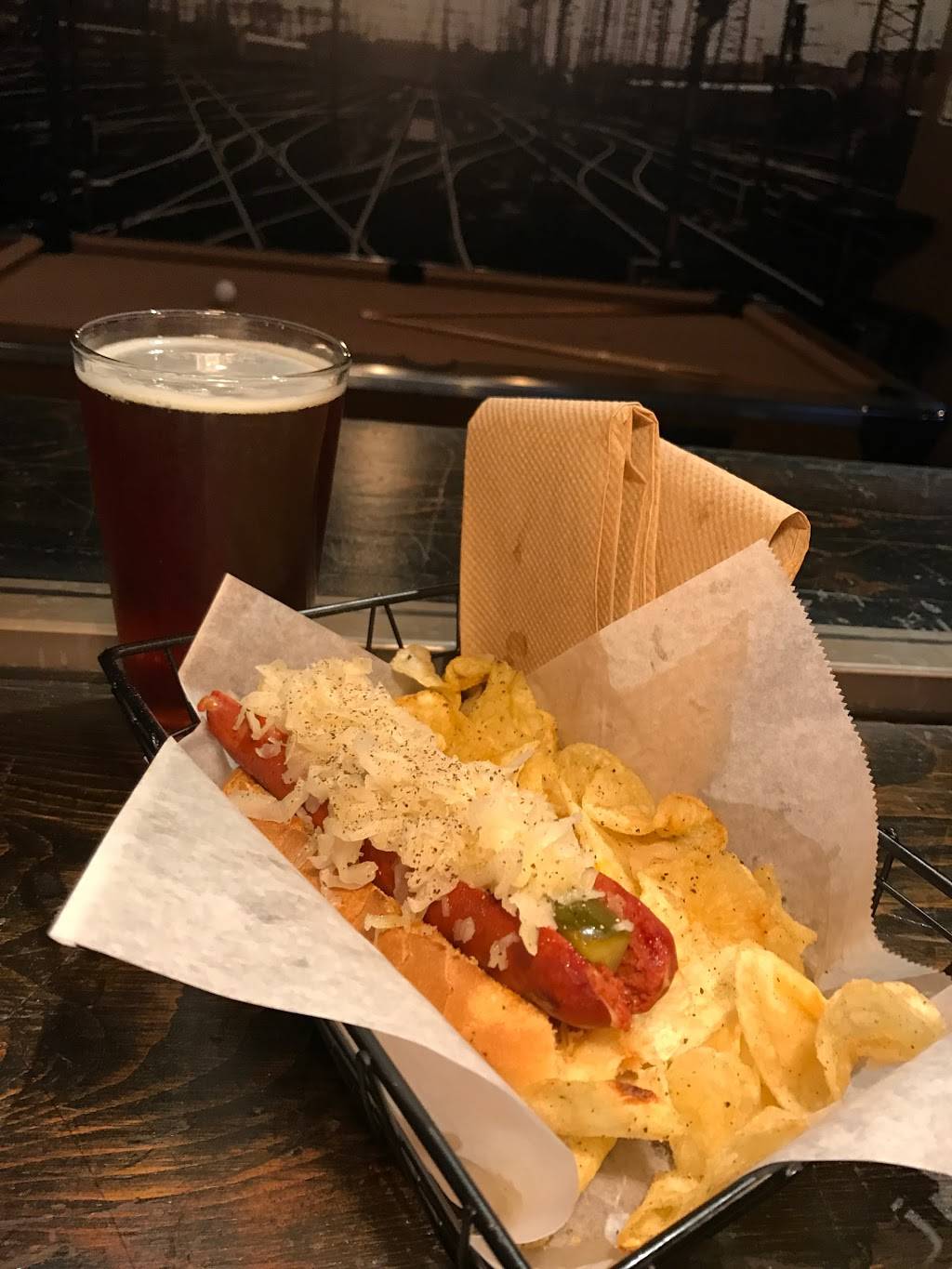 Eighth & Rail | restaurant | 22505 8th St, Newhall, CA 91321, USA | 6612557833 OR +1 661-255-7833