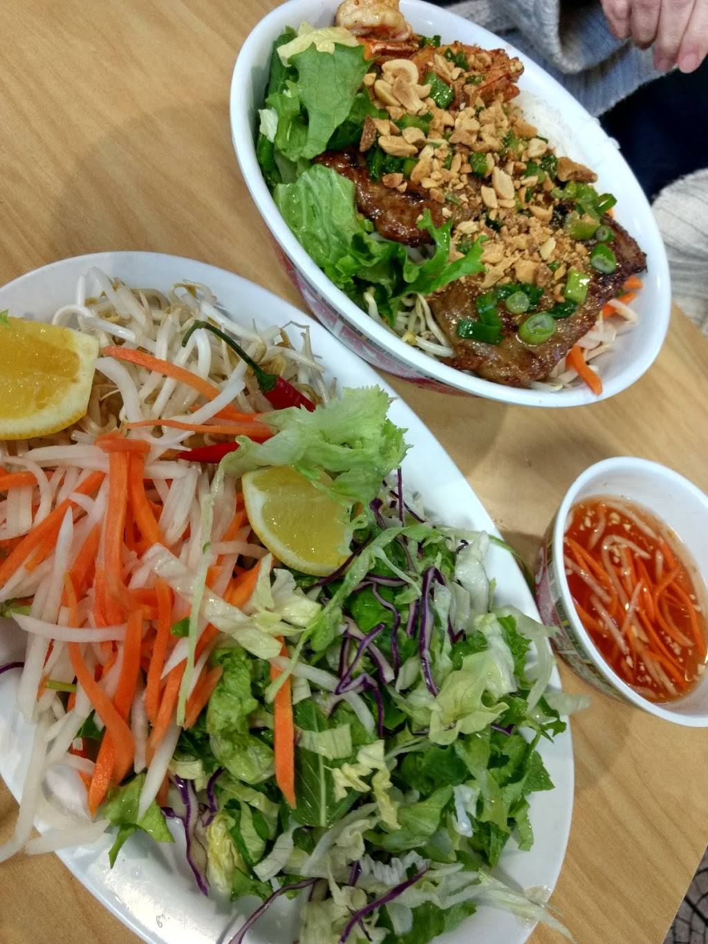 Hoai Hue Restaurant | restaurant | 4660 El Cajon Blvd Suite 102, San Diego, CA 92115, USA | 6195635358 OR +1 619-563-5358