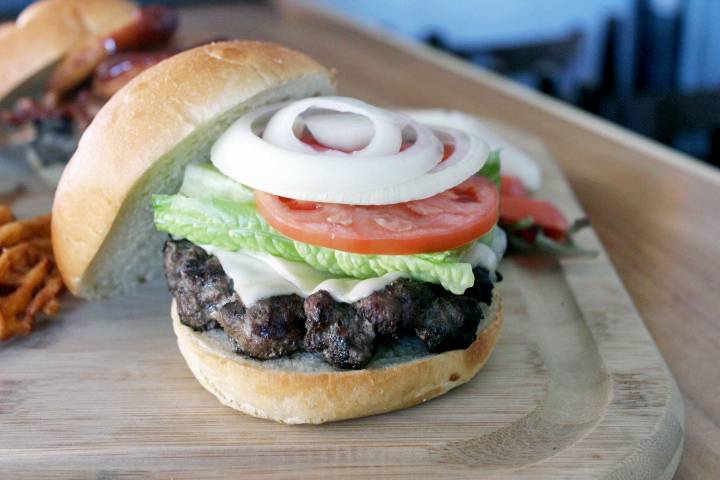 Back Door Burgers & More | restaurant | 36 Homers Wharf, New Bedford, MA 02740, USA | 5087173276 OR +1 508-717-3276