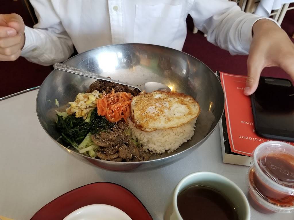 Sumo Sushi | restaurant | 198 Thames St #1, Newport, RI 02840, USA | 4018482307 OR +1 401-848-2307