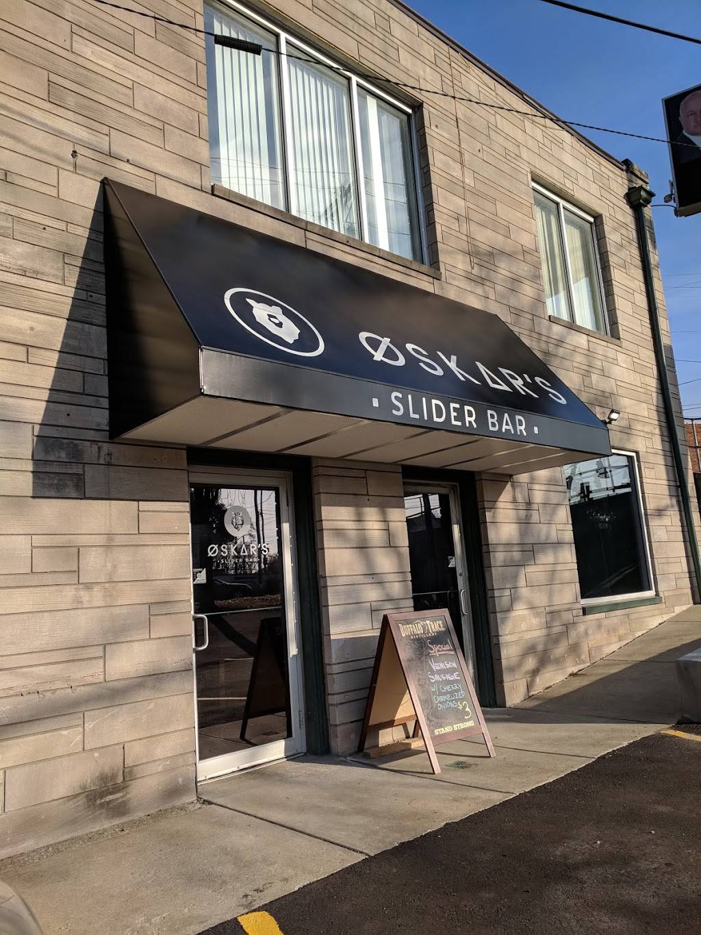 Oskar’s Slider Bar | restaurant | 3799 Poplar Level Rd, Louisville, KY 40213, USA | 5023959010 OR +1 502-395-9010