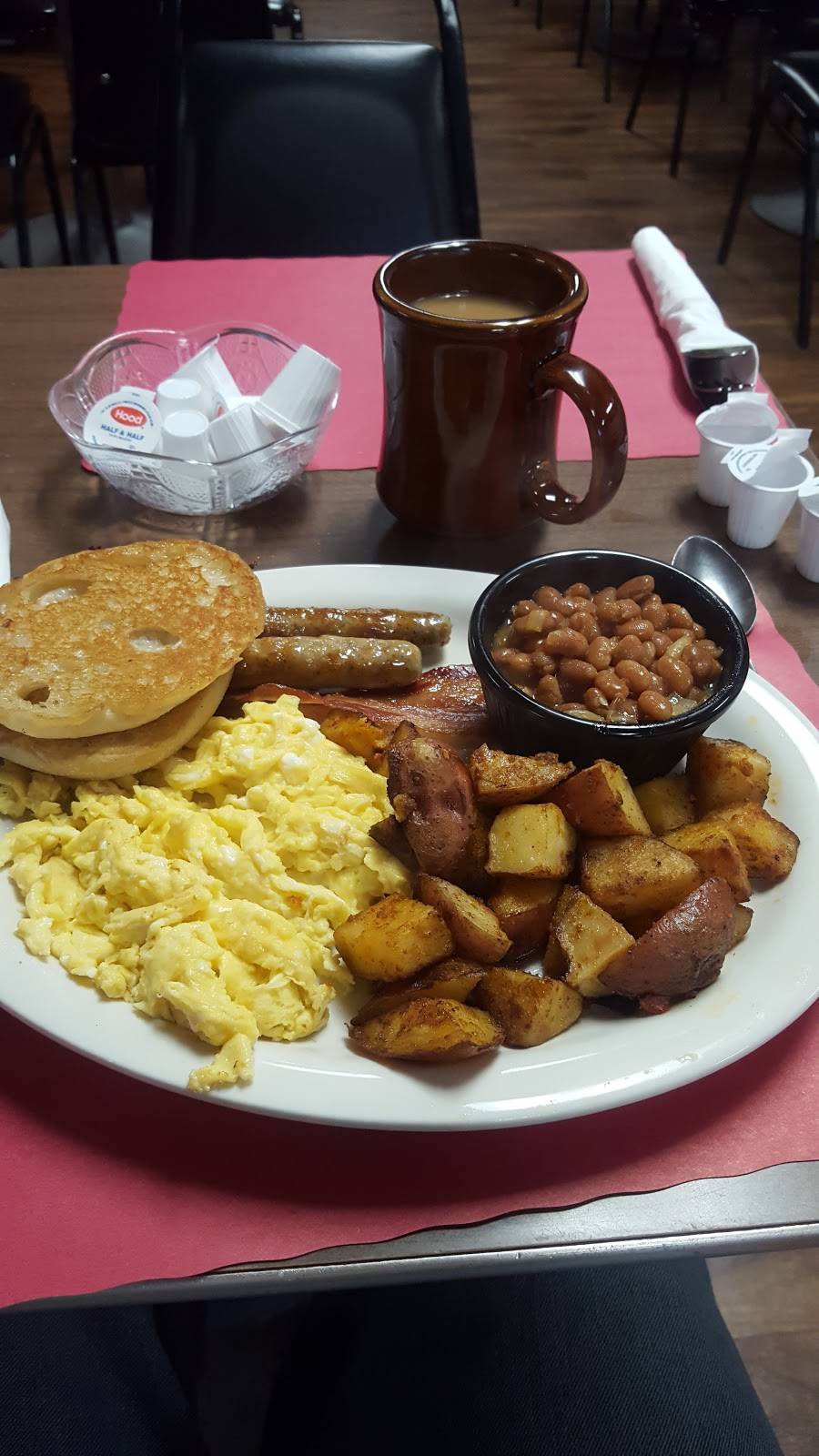 DeAvilas Restaurant & Catering | restaurant | 371 Weir St, Taunton, MA 02780, USA | 5088232047 OR +1 508-823-2047