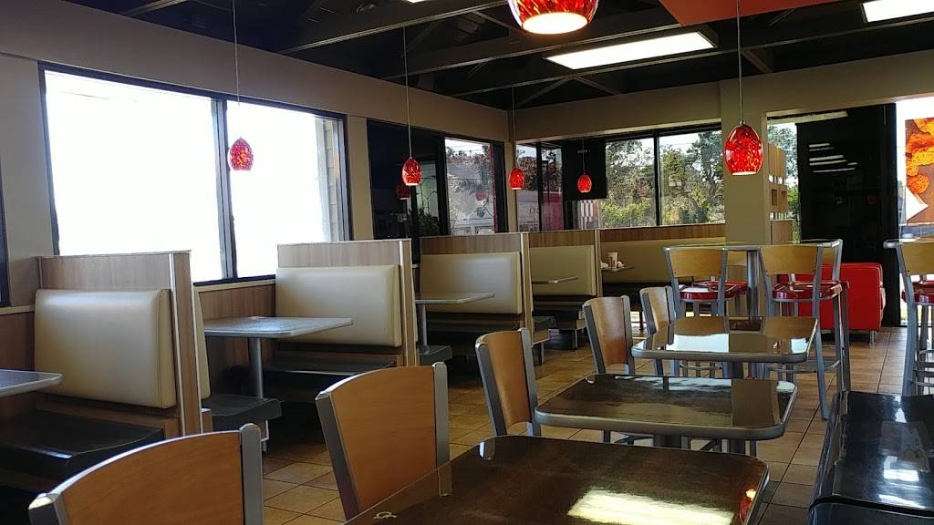 Burger King | restaurant | 2500 S Ventura Rd, Oxnard, CA 93033, USA | 8054867418 OR +1 805-486-7418