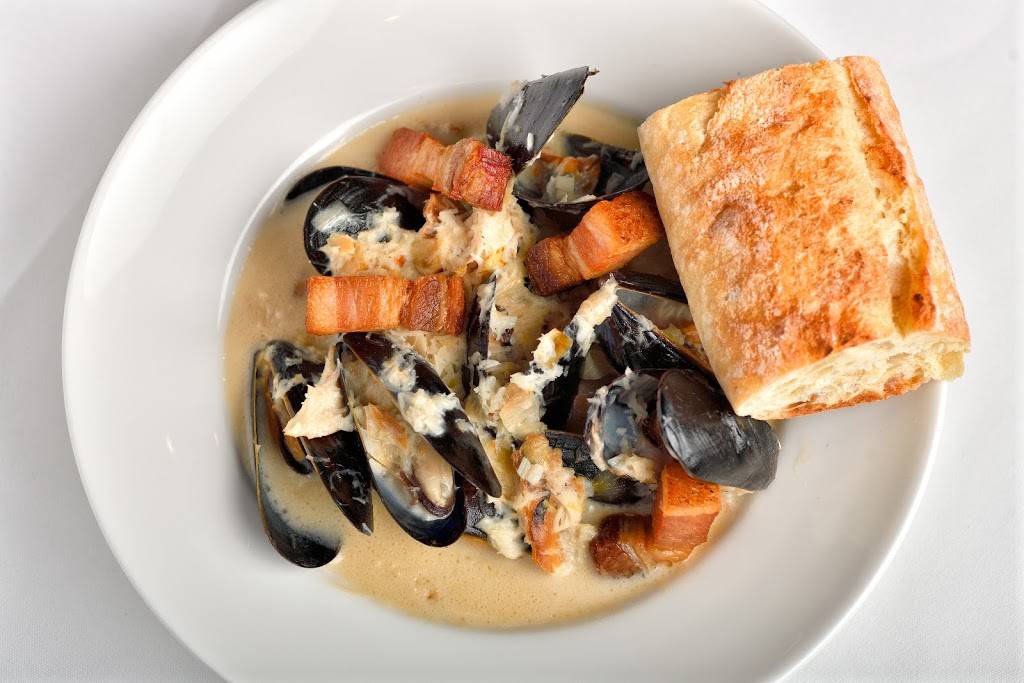 Churchills | restaurant | 13 W Bay St, Savannah, GA 31401, USA | 9122328501 OR +1 912-232-8501