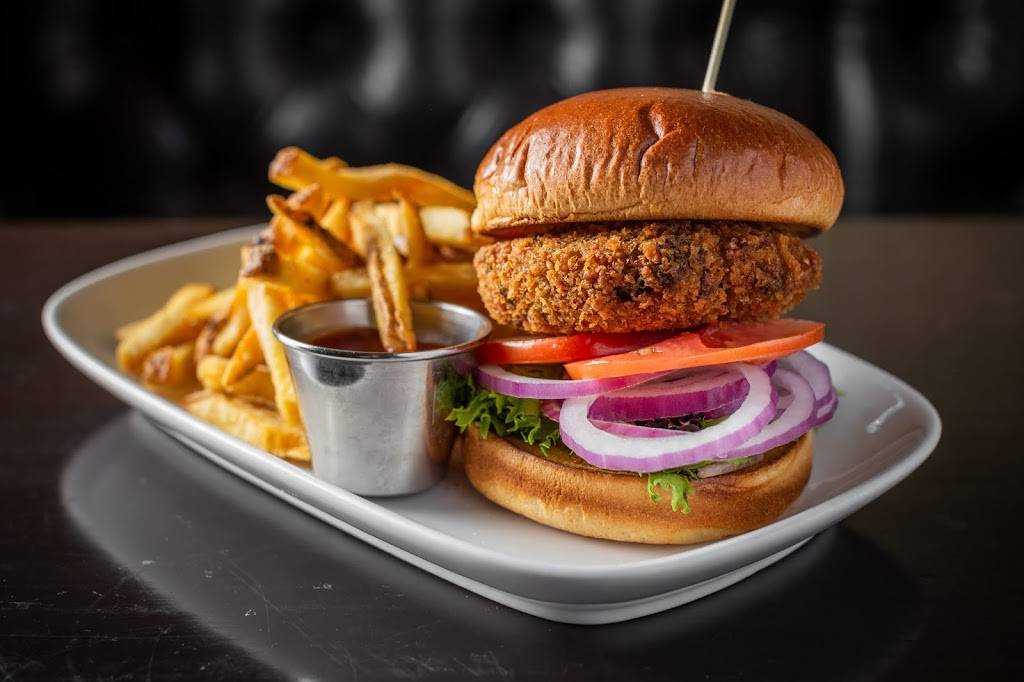 Farm Bar | restaurant | 1300 W Wellington Ave, Chicago, IL 60657, USA | 7732812599 OR +1 773-281-2599