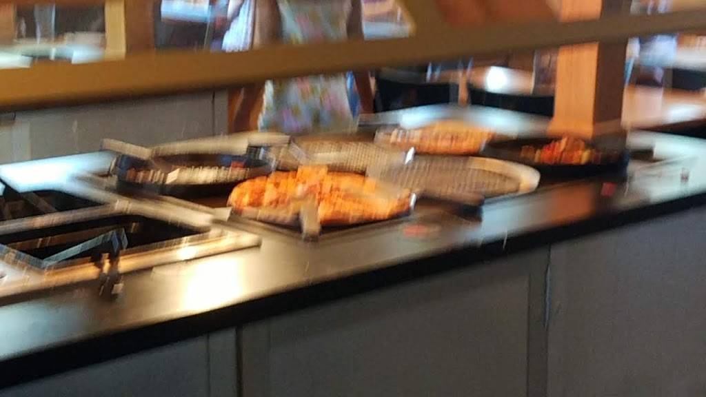 Pizza Hut | restaurant | 1708 Summit Ave, Waukesha, WI 53188, USA | 2625496443 OR +1 262-549-6443