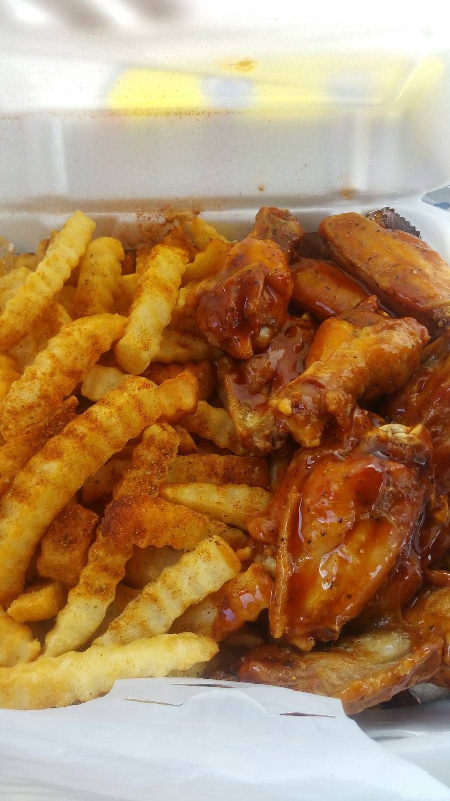 Metro City Wing House | restaurant | 4404 St Barnabas Rd, Temple Hills, MD 20748, USA | 3014230088 OR +1 301-423-0088