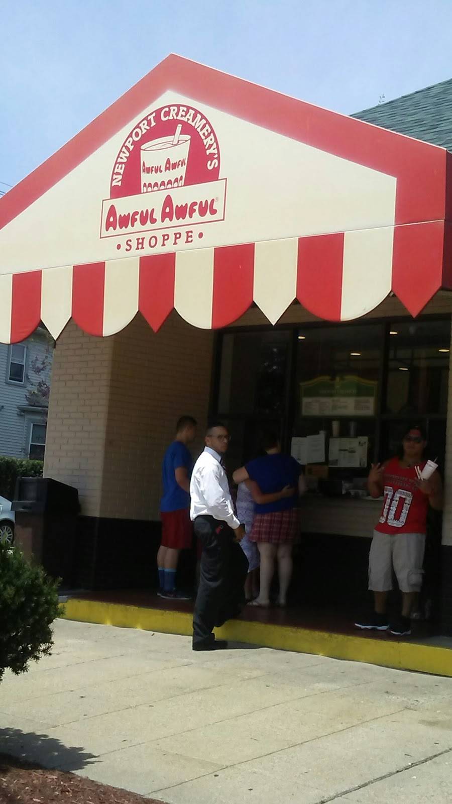 Newport Creamery | meal takeaway | 673 Smith St, Providence, RI 02908, USA | 4013514677 OR +1 401-351-4677