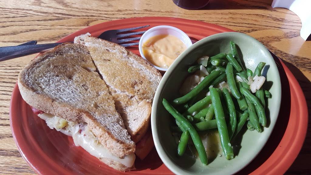 Guilford Lake Grille | restaurant | 7094 E Lake Rd, Lisbon, OH 44432, USA | 3302229611 OR +1 330-222-9611