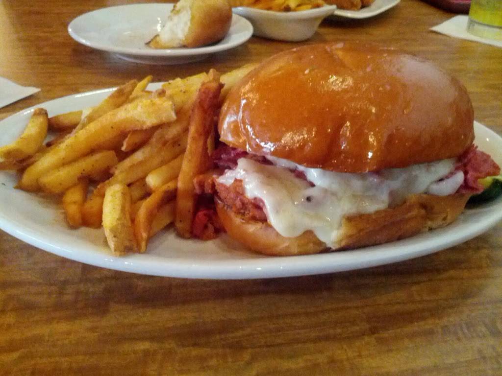 Barretts Fireside Grille | restaurant | 30 Bedford St, Middleborough, MA 02346, USA | 5089475333 OR +1 508-947-5333