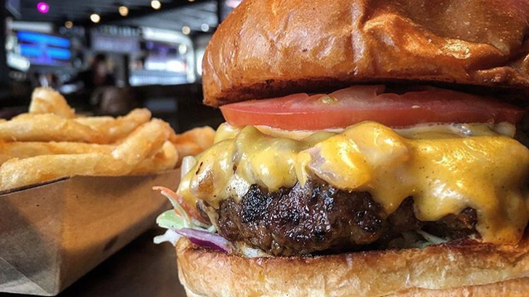 The Hills Local Pub | restaurant | 8758 La Mesa Blvd, La Mesa, CA 91942, USA | 6197417166 OR +1 619-741-7166