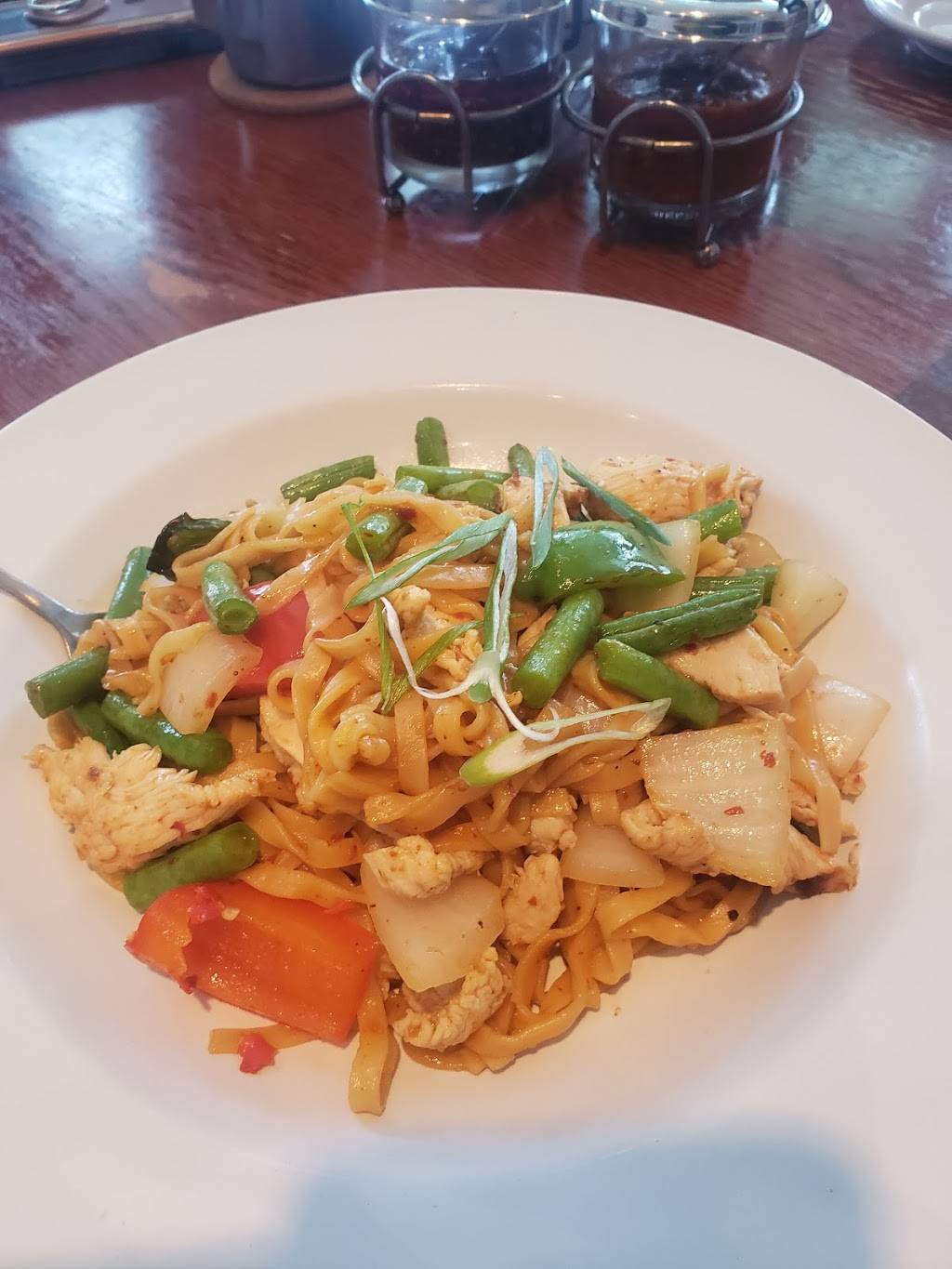 Fork & Stix | restaurant | 549 Rosedale Ave, St. Louis, MO 63112, USA | 3148635572 OR +1 314-863-5572