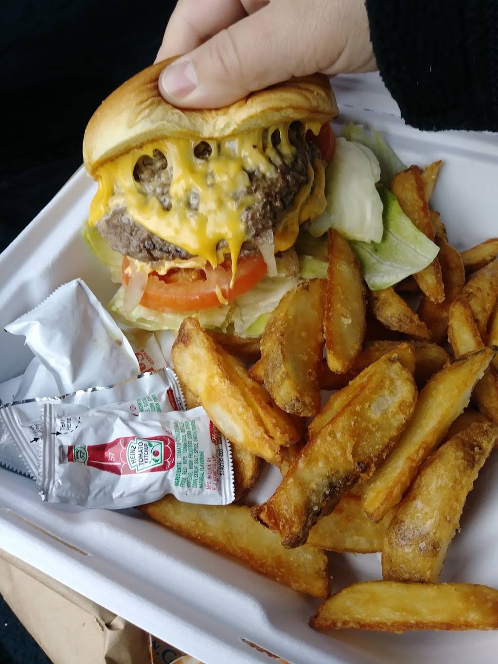 George Webb Restaurant - 61st & Bluemound | restaurant | 6108 W Bluemound Rd, Milwaukee, WI 53213, USA | 4144532392 OR +1 414-453-2392