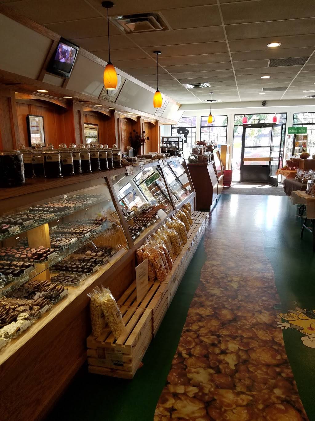 Alpine Chocolat Haus | restaurant | 208 W Main St, Gaylord, MI 49735, USA | 9897321077 OR +1 989-732-1077