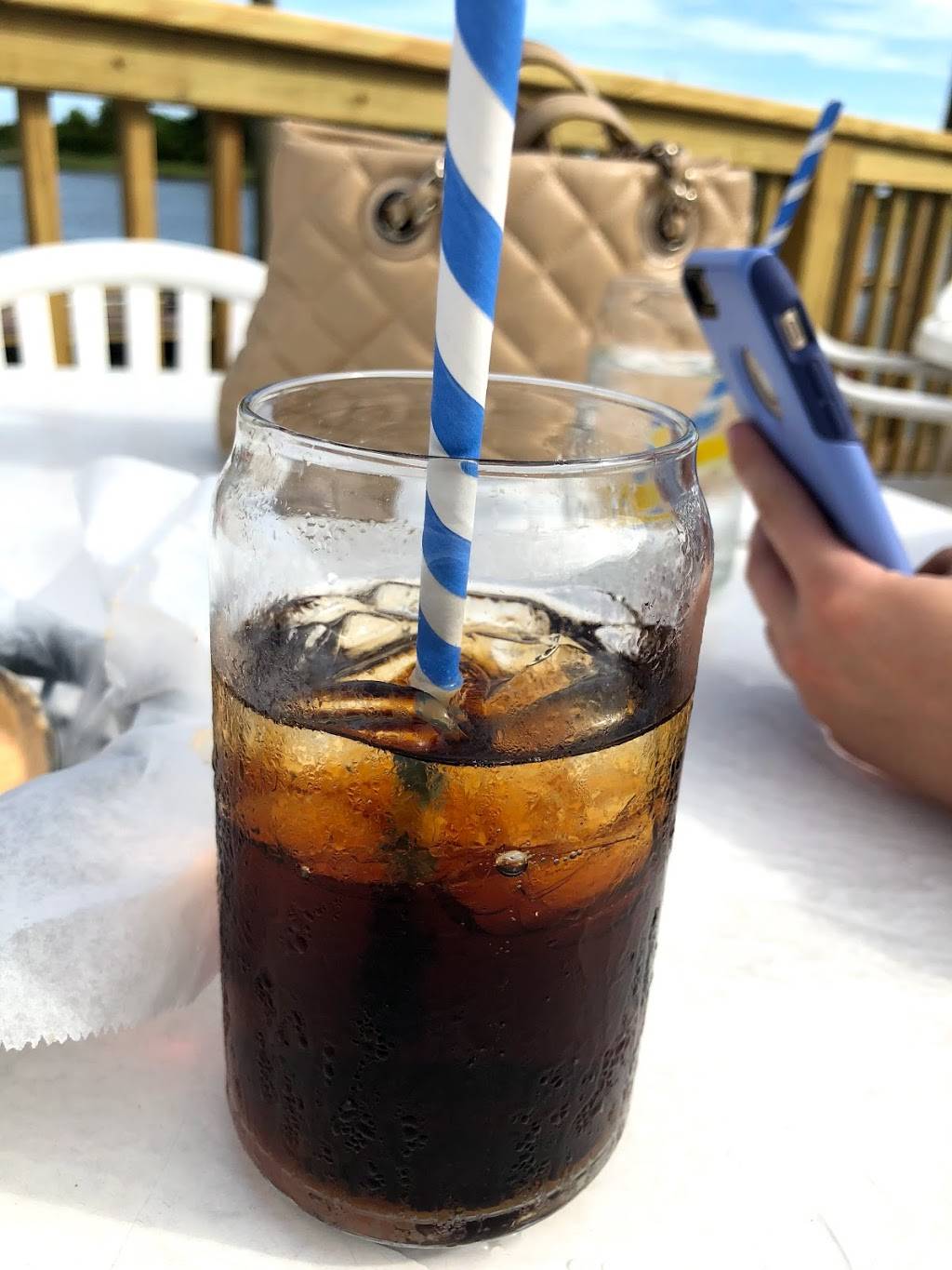 Dockside Restaurant | restaurant | 1308 Airlie Rd, Wilmington, NC 28403, USA | 9102562752 OR +1 910-256-2752