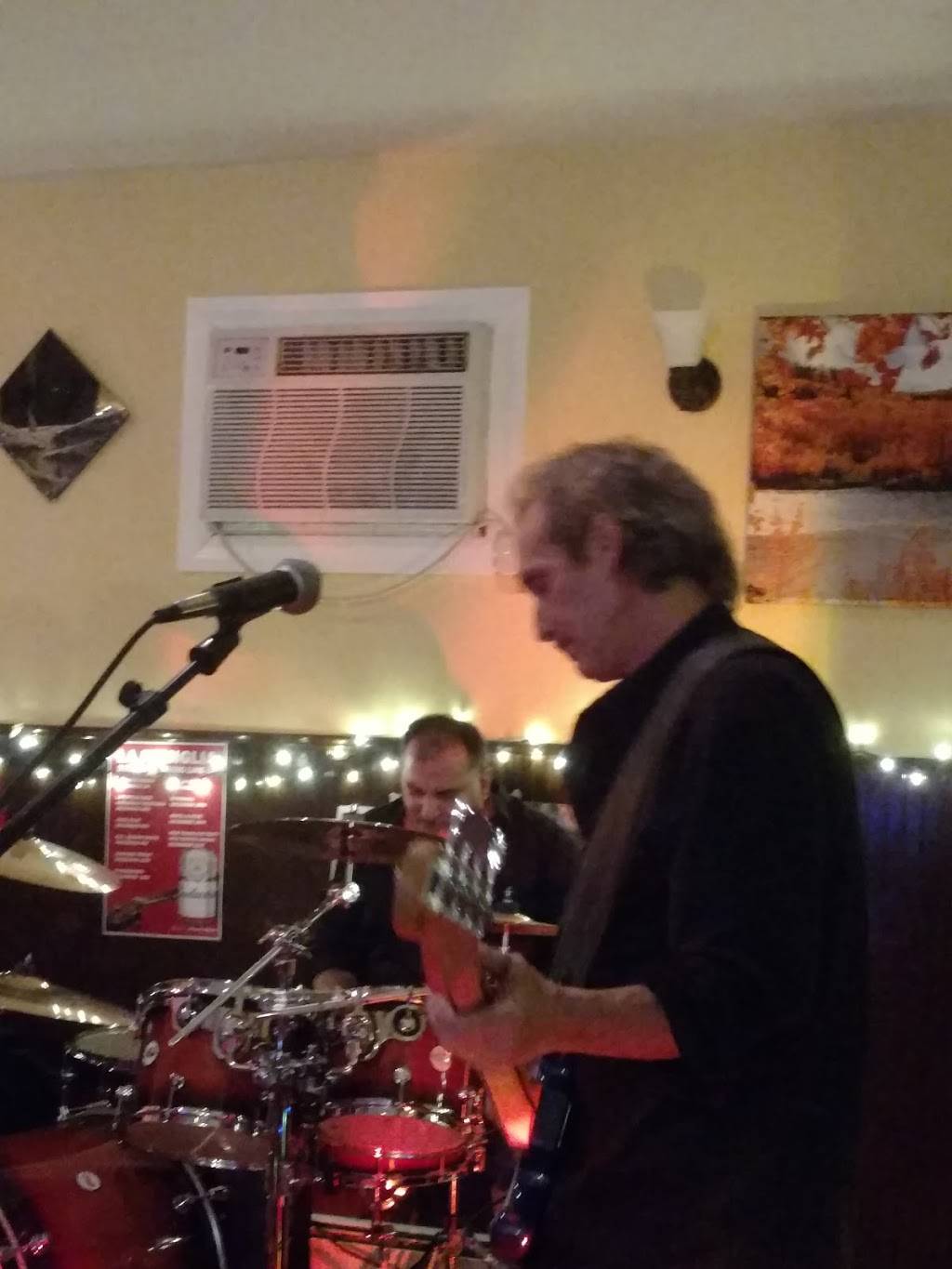 La Famiglia Bar & Grill | restaurant | 110 NY-311, Carmel Hamlet, NY 10512, USA | 8452284000 OR +1 845-228-4000