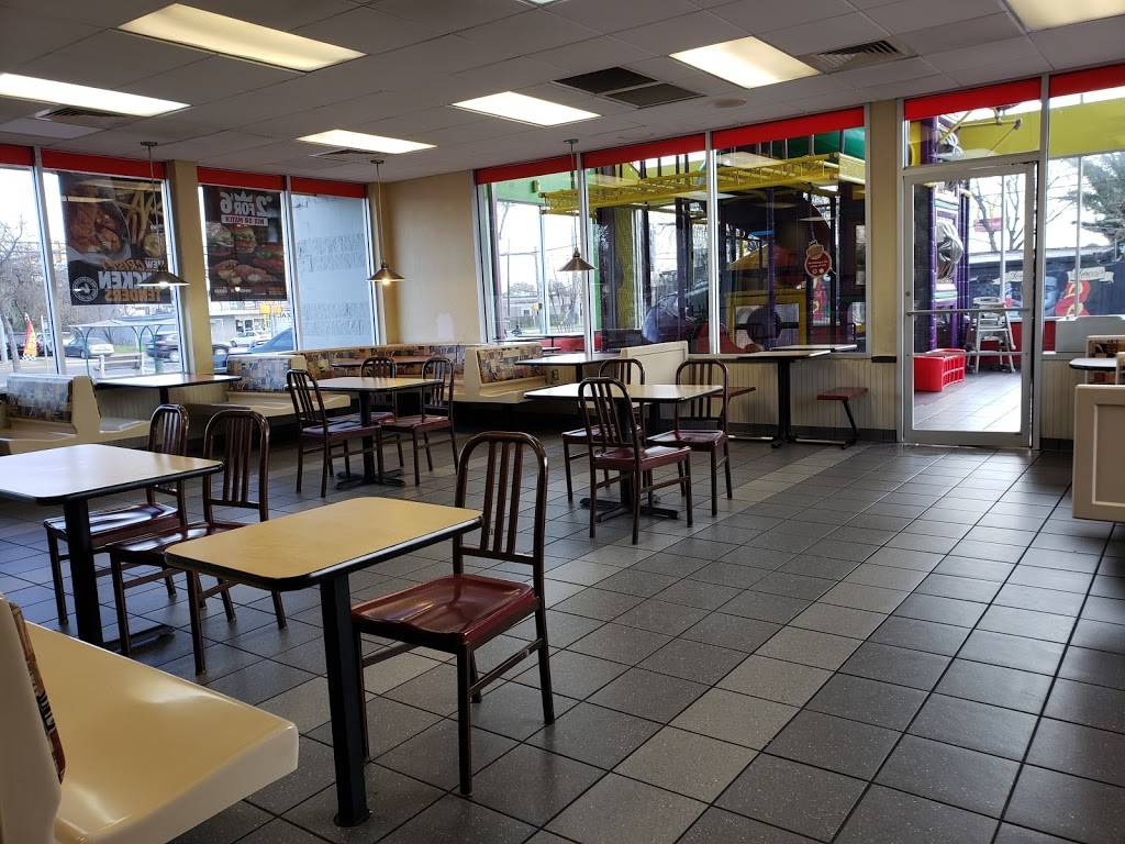 Burger King | restaurant | 4520 W Commerce St, San Antonio, TX 78237, USA | 2104321110 OR +1 210-432-1110