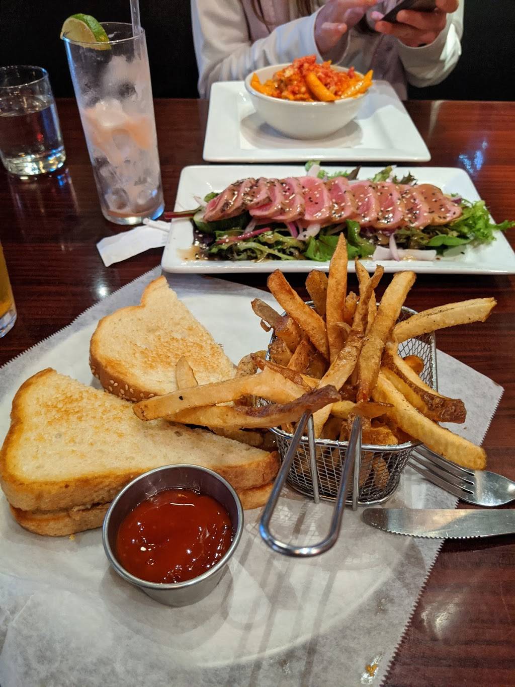 Local on Main Street | restaurant | 95 S Main St, Memphis, TN 38103, USA | 9014739573 OR +1 901-473-9573