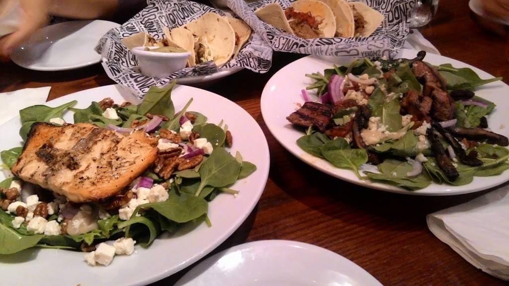 Smokey Bones Bar & Fire Grill | restaurant | 4590 Virginia Beach Blvd, Virginia Beach, VA 23462, USA | 7576711622 OR +1 757-671-1622