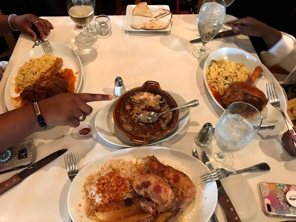 Basils Greek Dining | restaurant | 4000 Fox Valley Center Dr, Aurora, IL 60504, USA | 6306921300 OR +1 630-692-1300