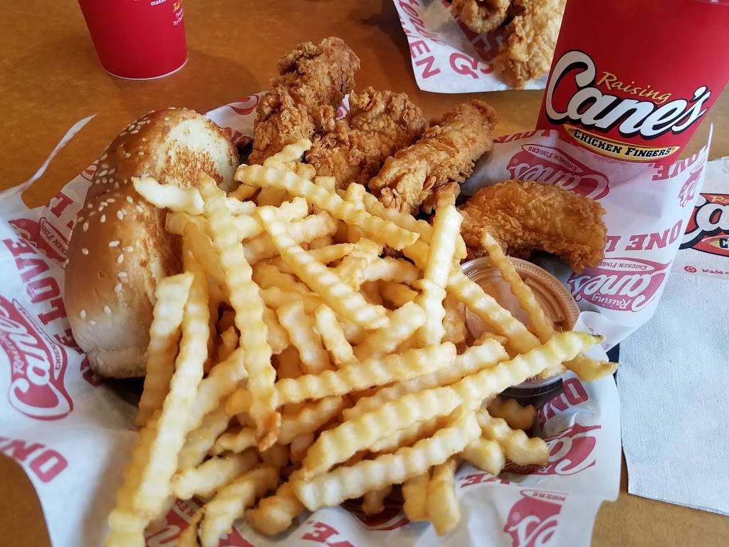 Raising Canes Chicken Fingers | meal takeaway | 698 IL-59, Naperville, IL 60540, USA | 6307780536 OR +1 630-778-0536