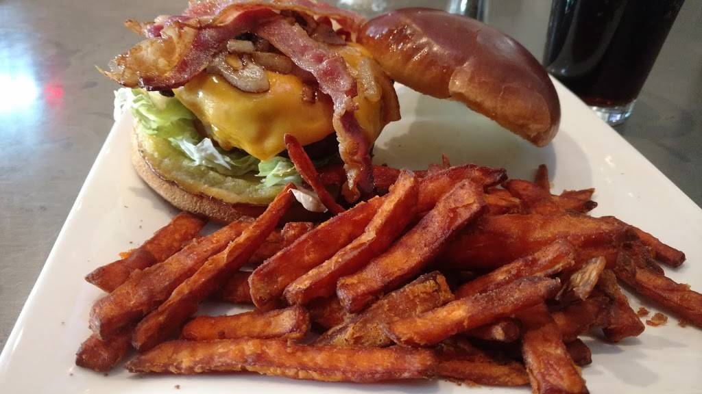 The Office Sports Bar & Grill | restaurant | 135 W Washington St, Athens, GA 30601, USA | 7065215898 OR +1 706-521-5898