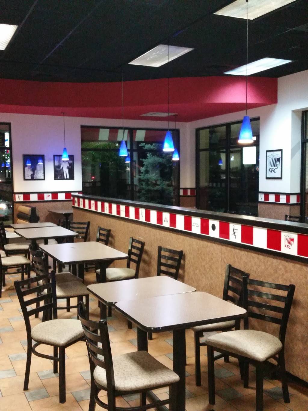 KFC | restaurant | 2015 Rosser Ave, Waynesboro, VA 22980, USA | 5409421329 OR +1 540-942-1329