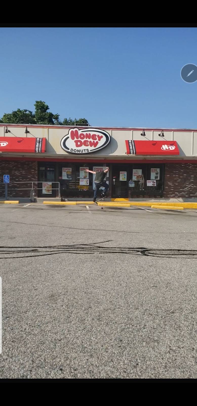 Honey Dew Donuts | bakery | 482 Market St, Rockland, MA 02370, USA | 7818780847 OR +1 781-878-0847