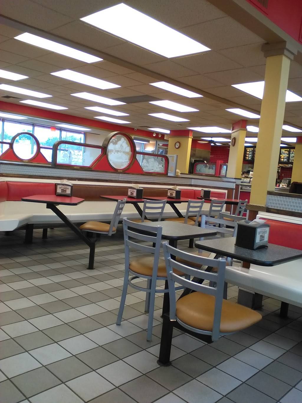 Hardees | restaurant | 842 W Morton Ave, Jacksonville, IL 62650, USA | 2172454932 OR +1 217-245-4932