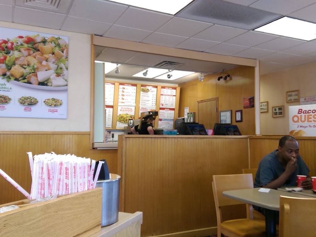 Wendys | restaurant | 2615 S 48th St, Lincoln, NE 68506, USA | 4024831700 OR +1 402-483-1700