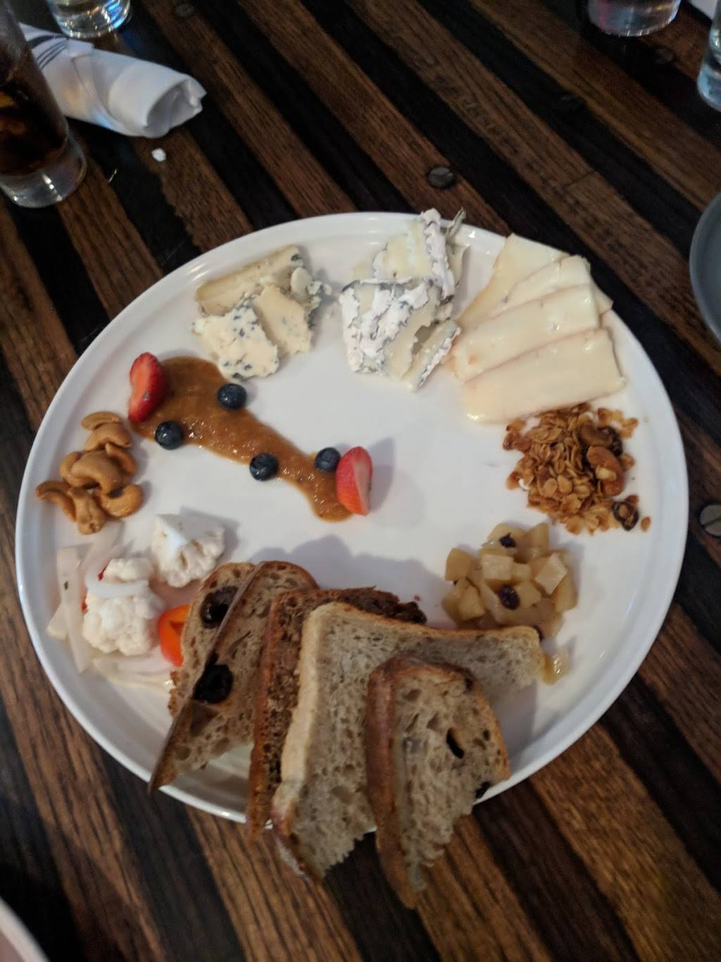 Reunion Tap & Table | restaurant | 198 Worcester St, North Grafton, MA 01536, USA | 7742935501 OR +1 774-293-5501