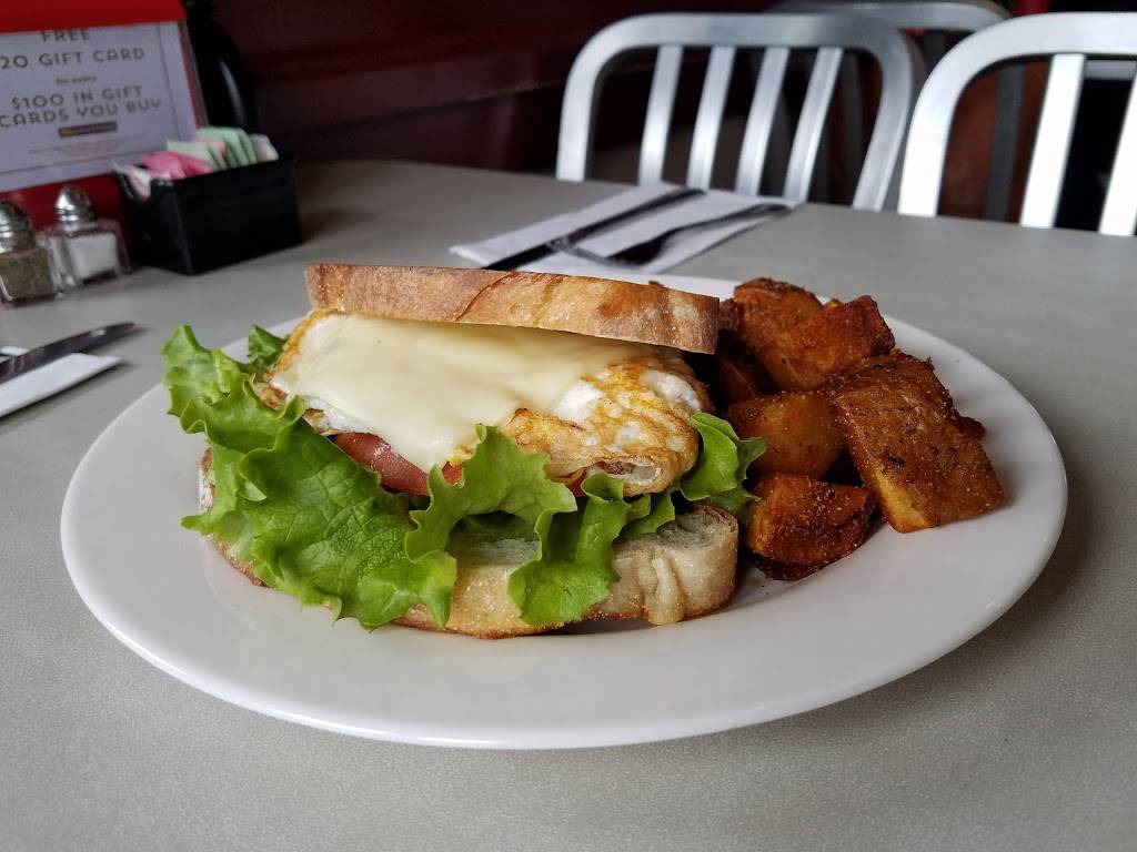 The Paramount | restaurant | 667 E Broadway, Boston, MA 02127, USA | 6172699999 OR +1 617-269-9999