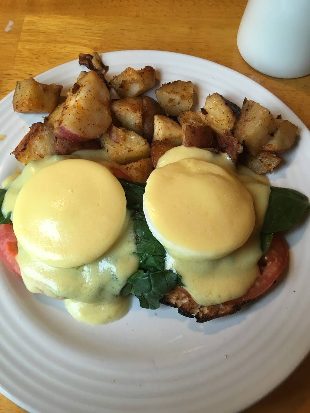 E.B. Flatts | restaurant | 245 W Main St, East Brookfield, MA 01515, USA | 5088676643 OR +1 508-867-6643