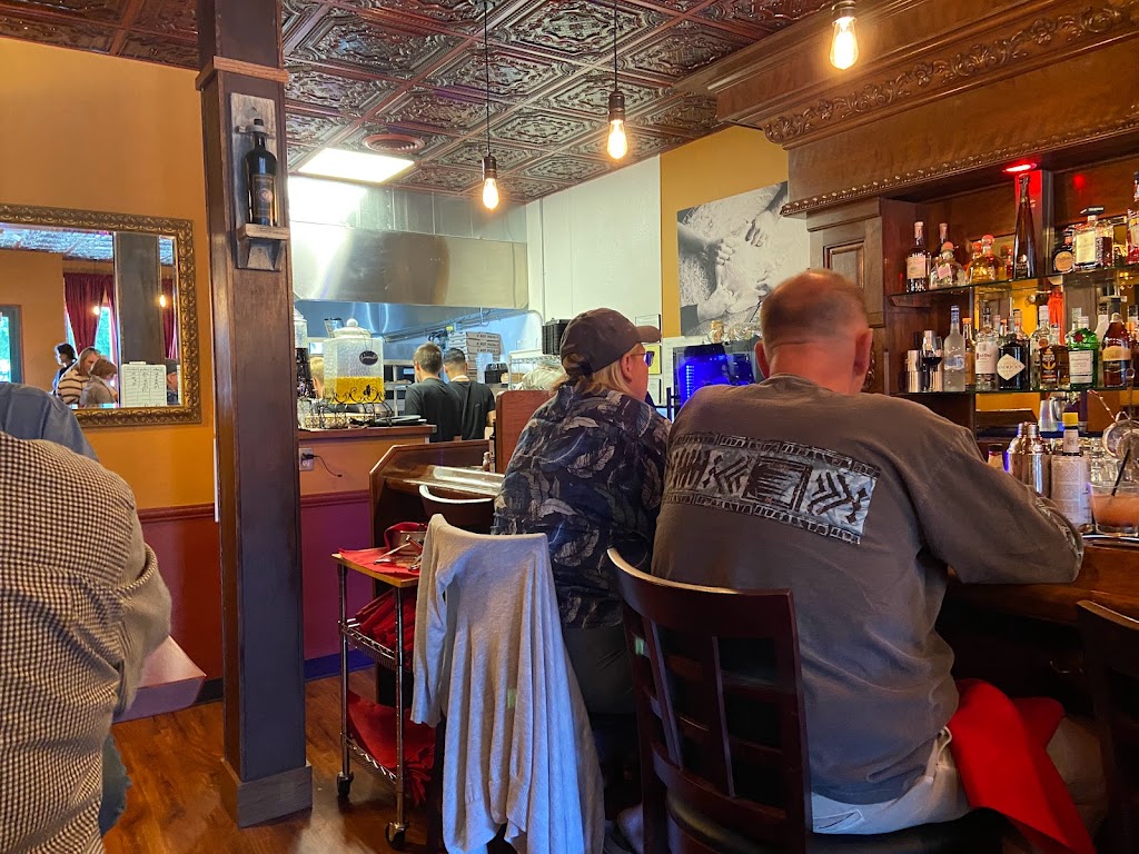 Harrys Pizza e Vino | restaurant | 111 E Rhine St, Elkhart Lake, WI 53020, USA | 9207812009 OR +1 920-781-2009