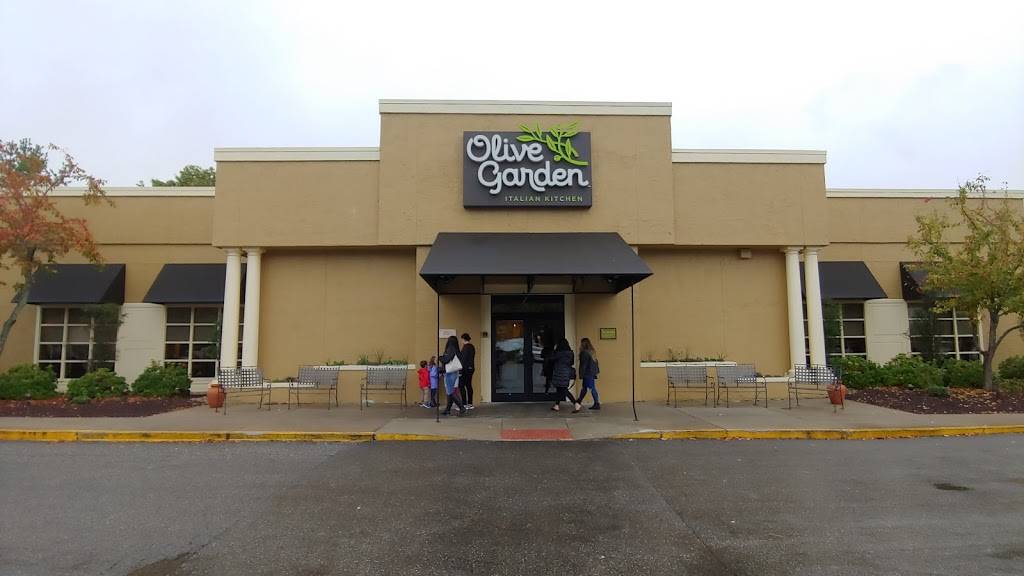 Olive Garden Italian Restaurant | meal takeaway | 200 Gorham Rd #800, South Portland, ME 04106, USA | 2078749005 OR +1 207-874-9005