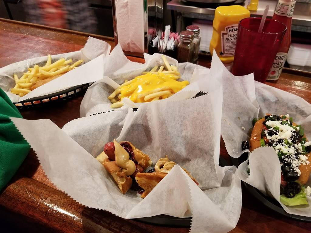 Dans Dogs Hot Dog Eatery & Diner | restaurant | 111 W Liberty St, Medina, OH 44256, USA | 3309522925 OR +1 330-952-2925