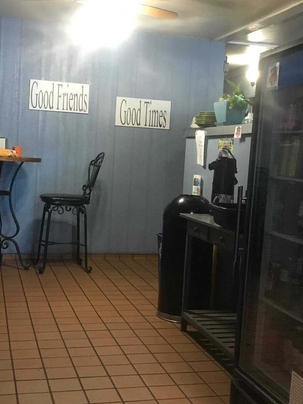 MoEs Eagles Nest Deli | restaurant | 113 N Cloverdale Blvd, Cloverdale, CA 95425, USA | 7078949290 OR +1 707-894-9290