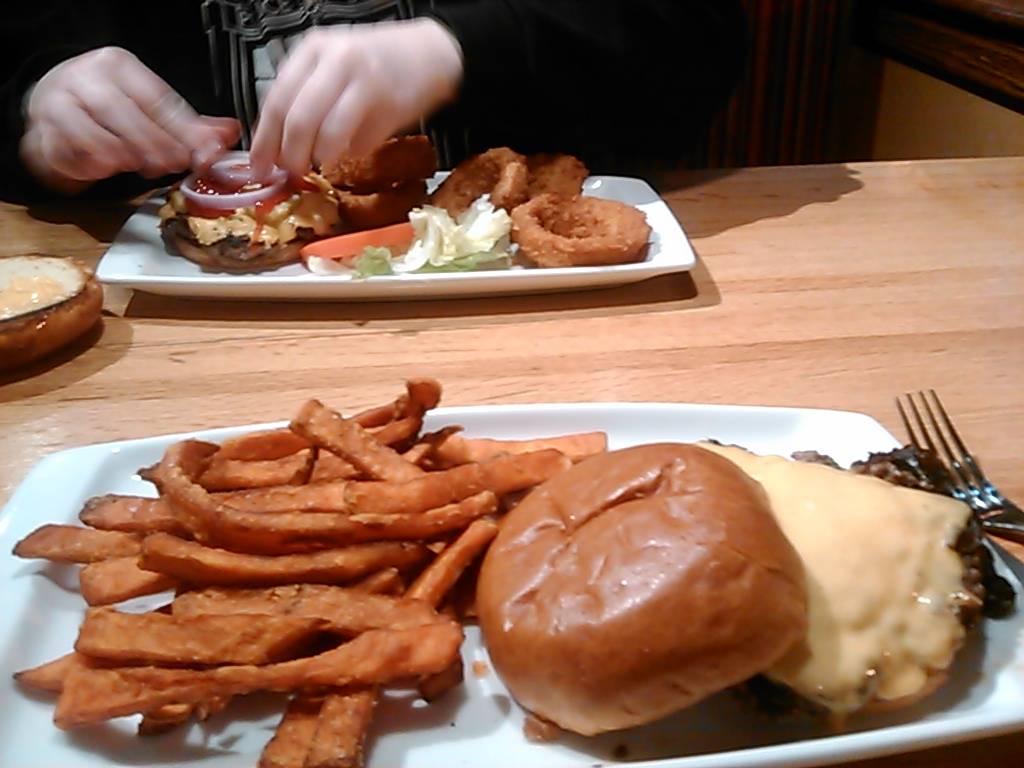 Applebees Grill + Bar | restaurant | Gateway Center, 550 Alfred St, Biddeford, ME 04005, USA | 2072828603 OR +1 207-282-8603