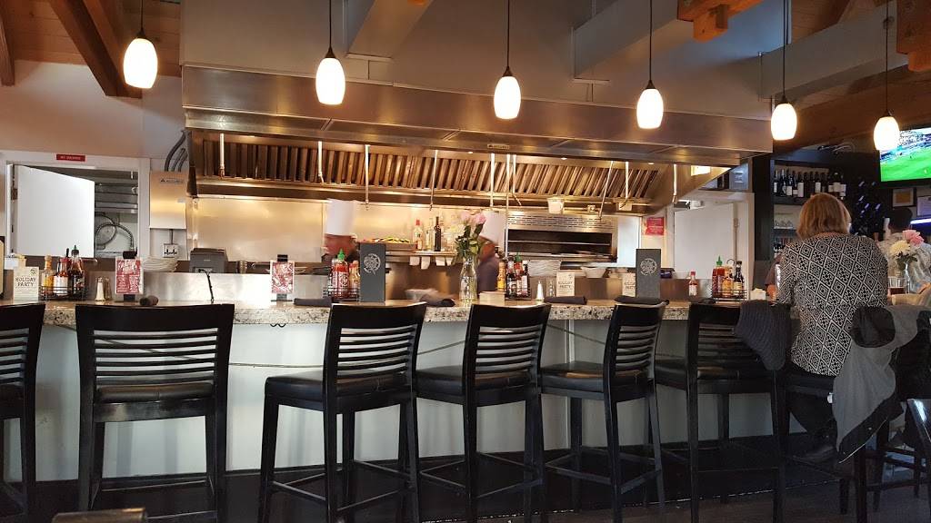 Lighthouse Oyster Bar & Grill | restaurant | 262 Harbor Dr South 201, Oceanside, CA 92054, USA | 7604331900 OR +1 760-433-1900