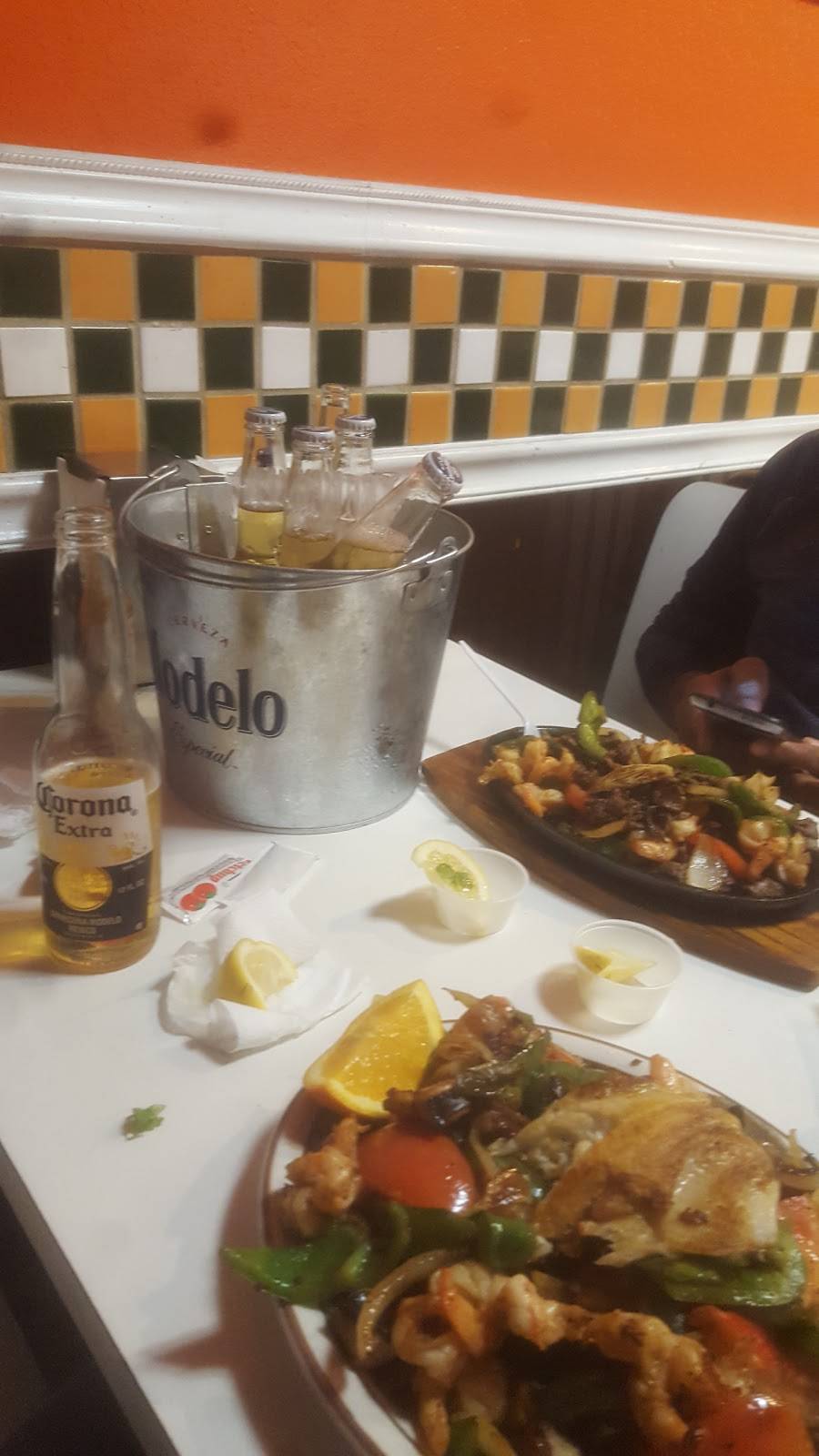 Taqueria Jalisco | restaurant | 910 N Sanborn Rd, Salinas, CA 93905, USA | 8314222213 OR +1 831-422-2213