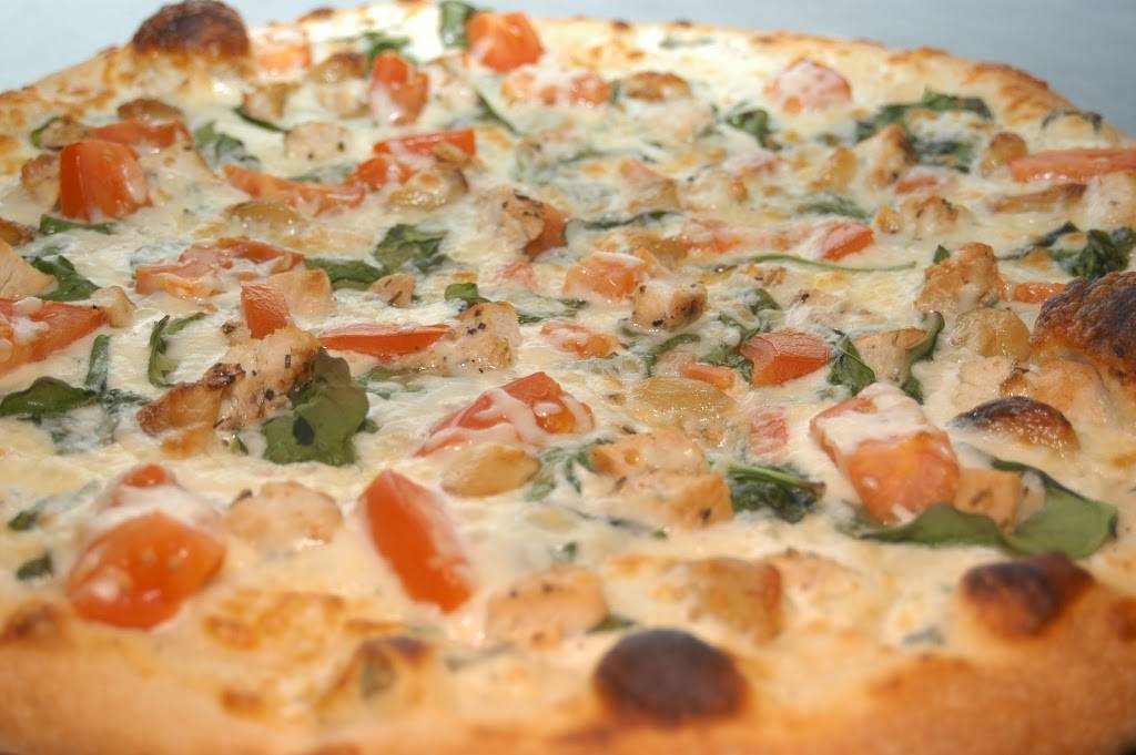 Leones | restaurant | 320 Cooley St, Springfield, MA 01128, USA | 4137834363 OR +1 413-783-4363