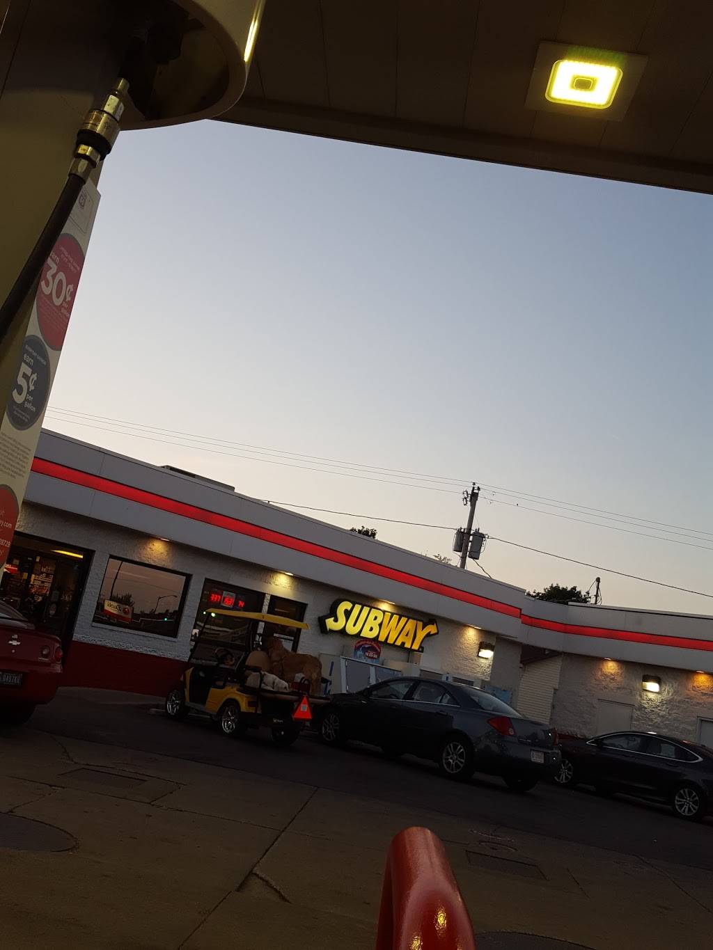 Subway | restaurant | 128 W Main St, Gas City, IN 46933, USA | 7656746197 OR +1 765-674-6197