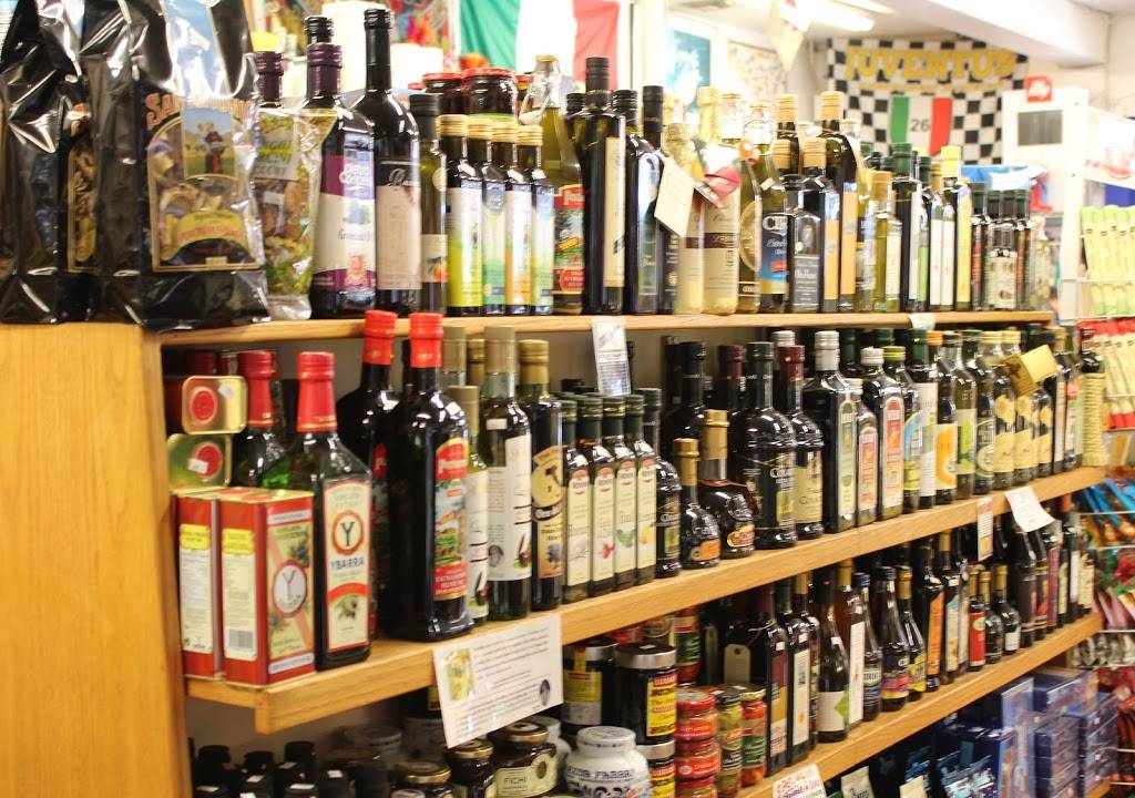 Mona Lisa Italian Foods | restaurant | 2061 India St, San Diego, CA 92101, USA | 6192344893 OR +1 619-234-4893