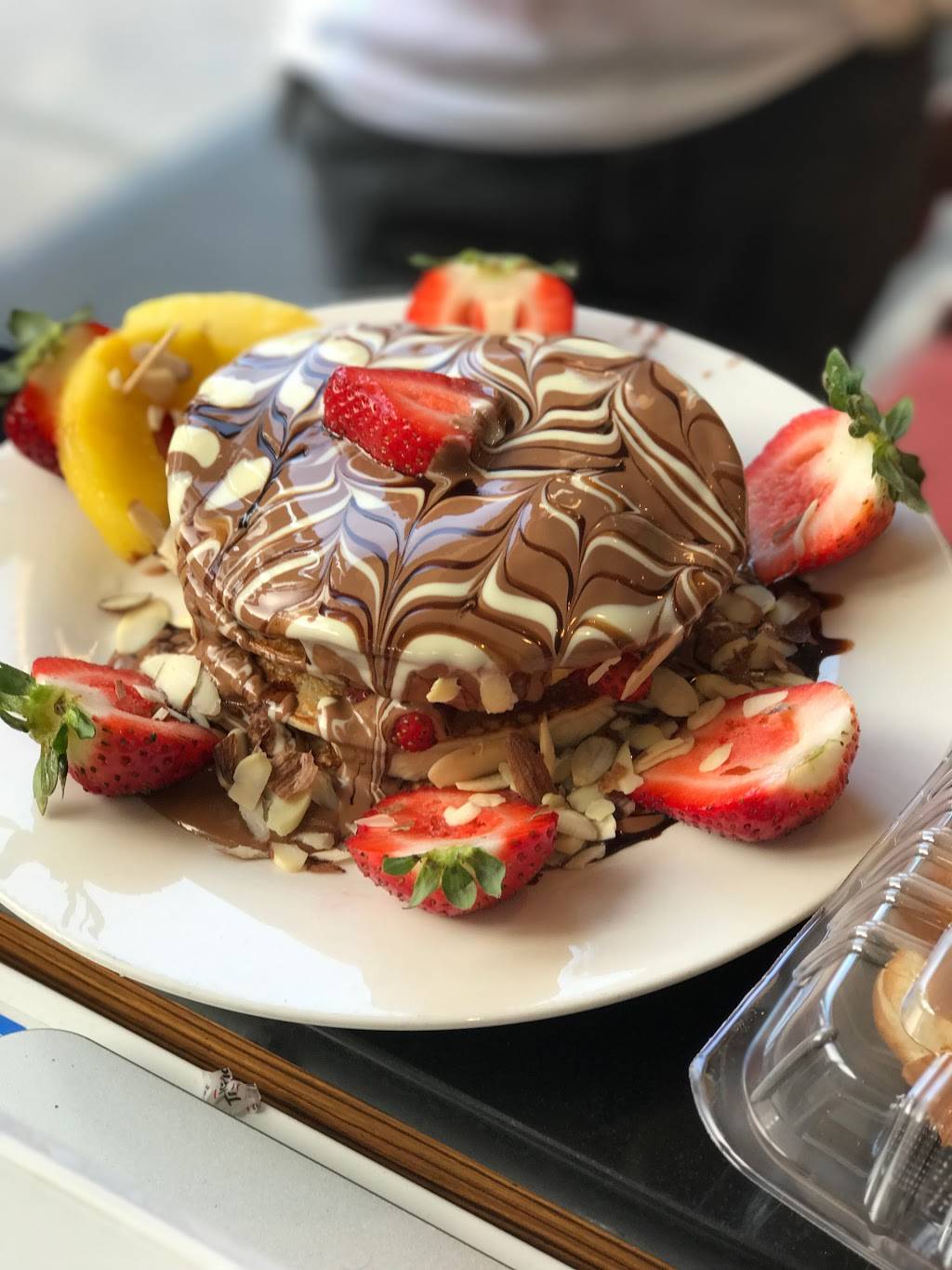 ChocoFruit | restaurant | 638 S Brookhurst St, Anaheim, CA 92804, USA | 3109102772 OR +1 310-910-2772