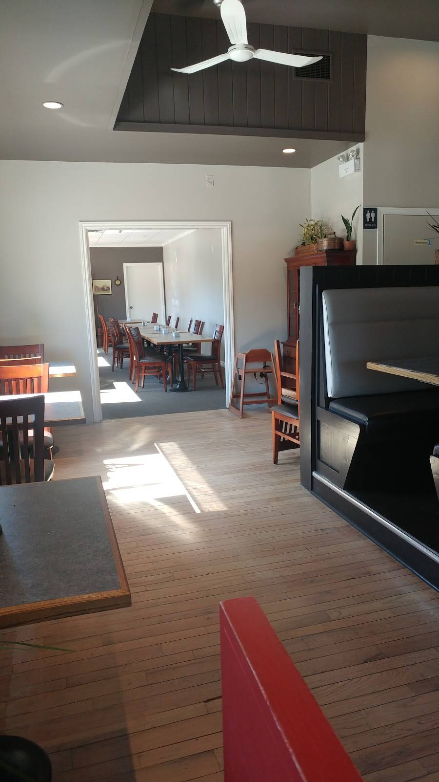 Vivians Country Cookin | restaurant | 224 Main Street of Courtland, Courtland, ON N0J 1E0, Canada | 5198427576 OR +1 519-842-7576