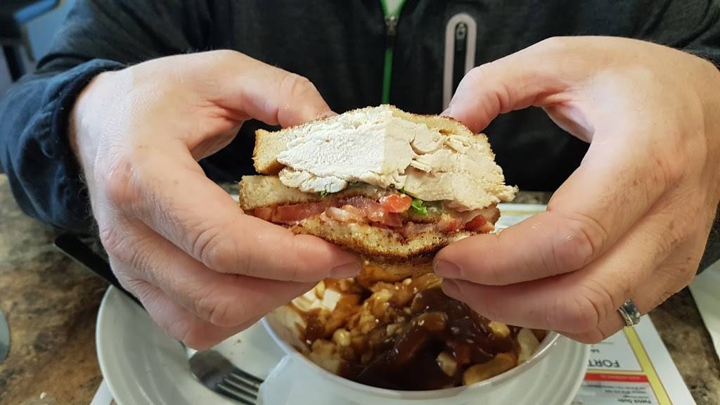 Patio Vidal | restaurant | 470 Boulevard Gréber, Gatineau, QC J8T 6C7, Canada | 8192432003 OR +1 819-243-2003